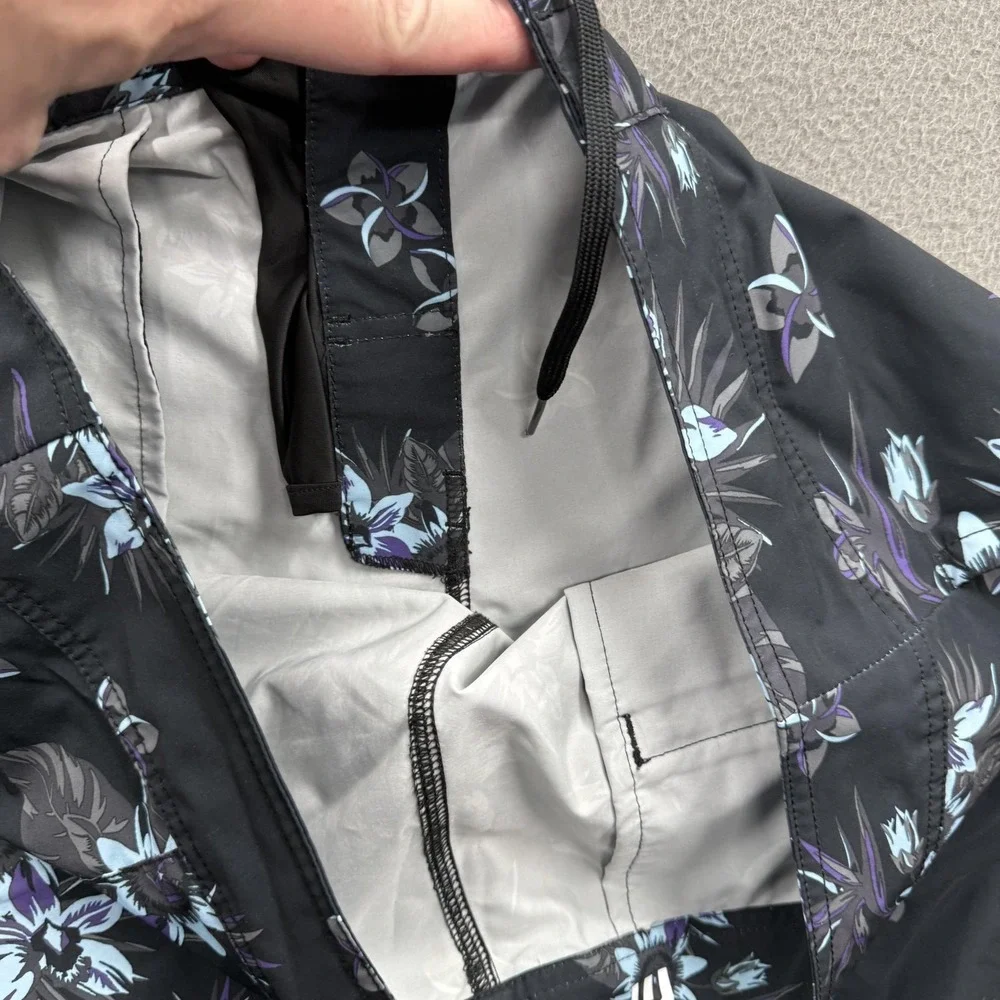 TravisMathew Board Shorts Mens 36 Black Tropical Floral Swim Trunks Quick Dry